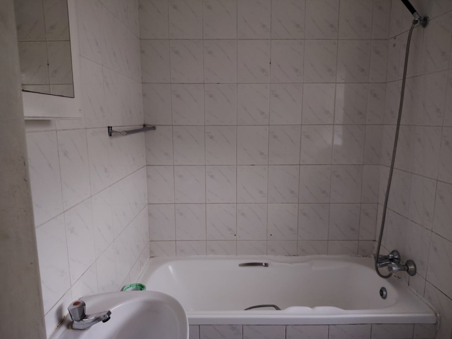 1 Bedroom Property for Sale in Lakefield Gauteng