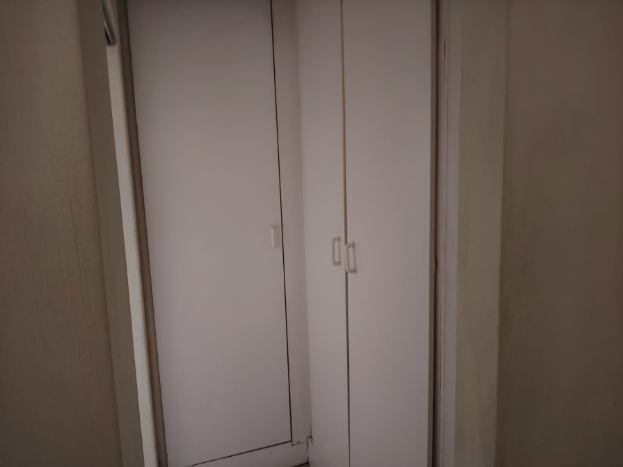 1 Bedroom Property for Sale in Lakefield Gauteng