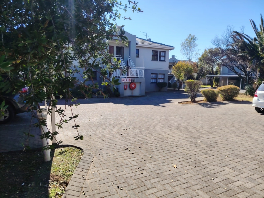 1 Bedroom Property for Sale in Lakefield Gauteng