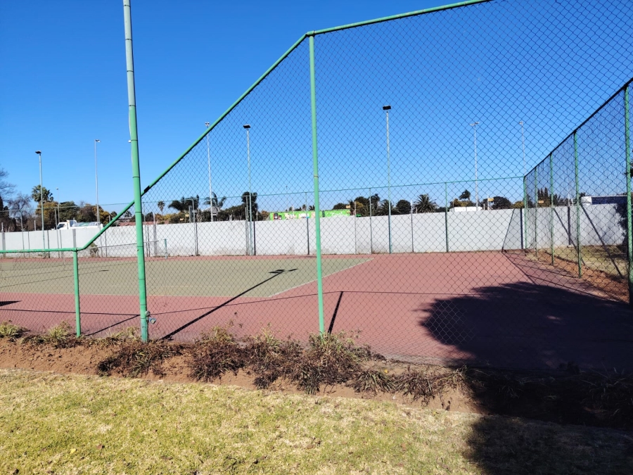 1 Bedroom Property for Sale in Lakefield Gauteng