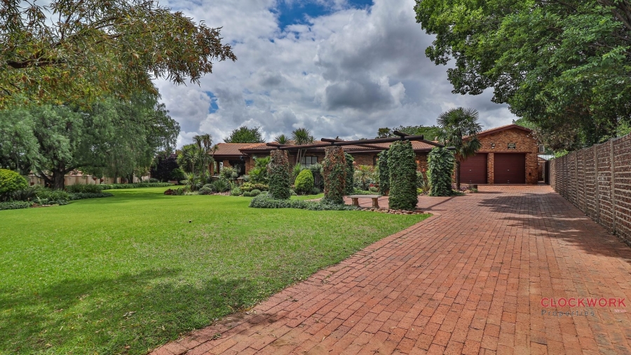 3 Bedroom Property for Sale in Dunnottar Gauteng