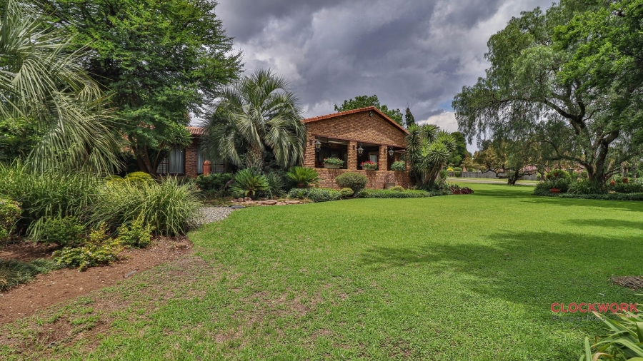 3 Bedroom Property for Sale in Dunnottar Gauteng