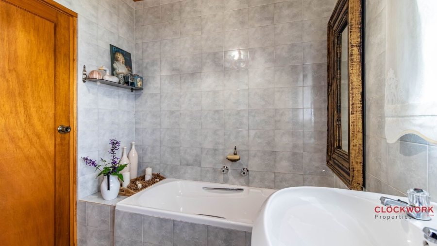 3 Bedroom Property for Sale in Dunnottar Gauteng