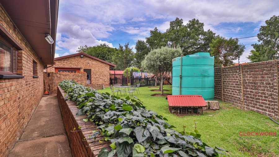 3 Bedroom Property for Sale in Dunnottar Gauteng