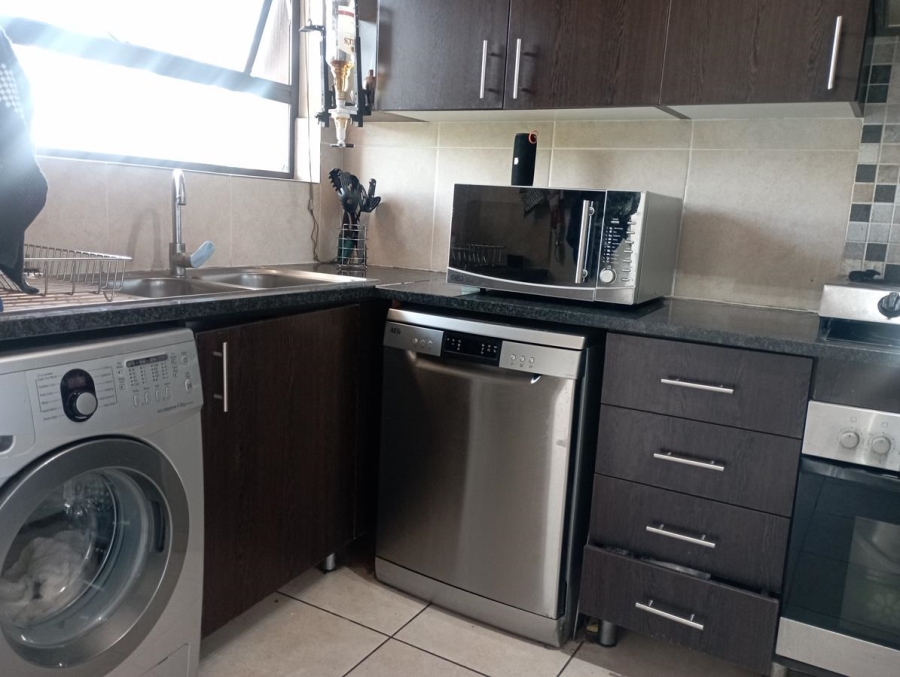3 Bedroom Property for Sale in Mulbarton Gauteng