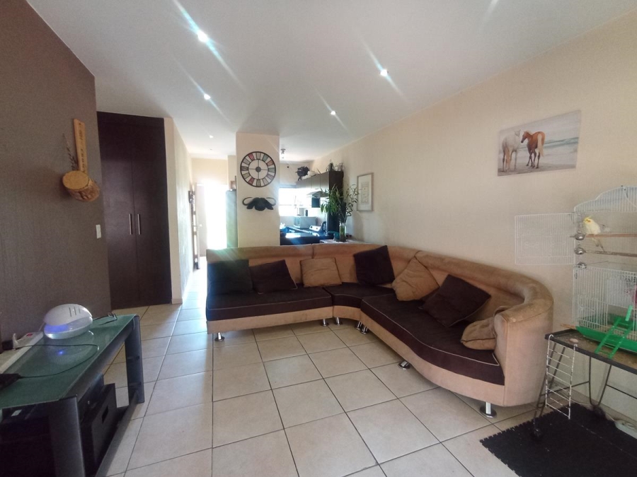 3 Bedroom Property for Sale in Mulbarton Gauteng