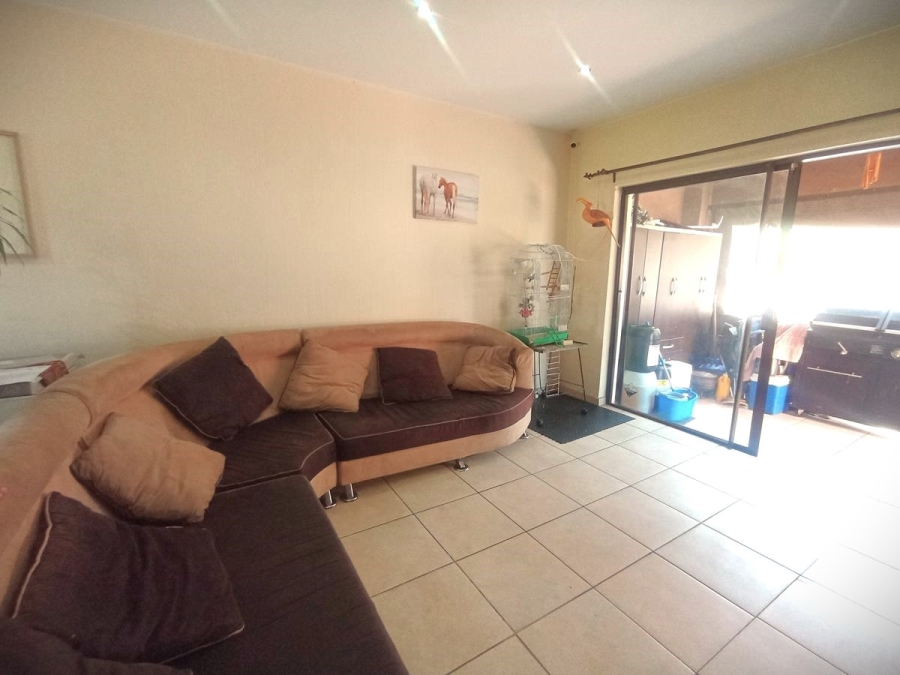 3 Bedroom Property for Sale in Mulbarton Gauteng