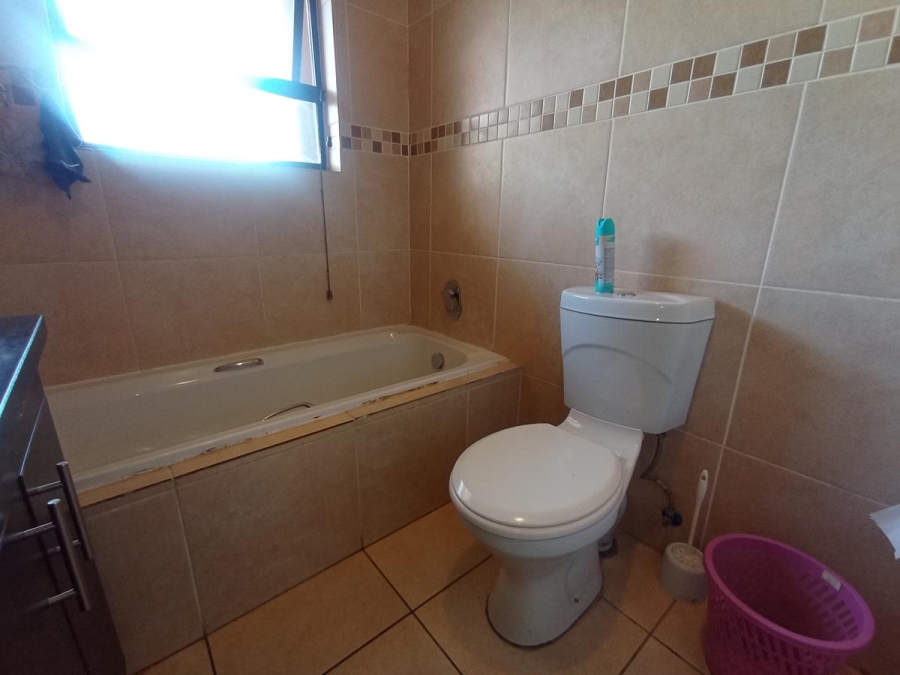 3 Bedroom Property for Sale in Mulbarton Gauteng