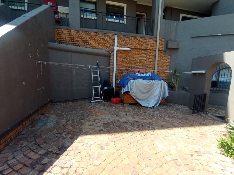 3 Bedroom Property for Sale in Mulbarton Gauteng