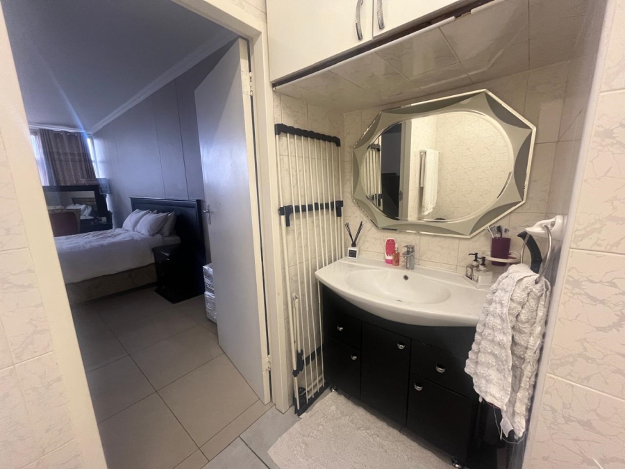 2 Bedroom Property for Sale in Dowerglen Gauteng