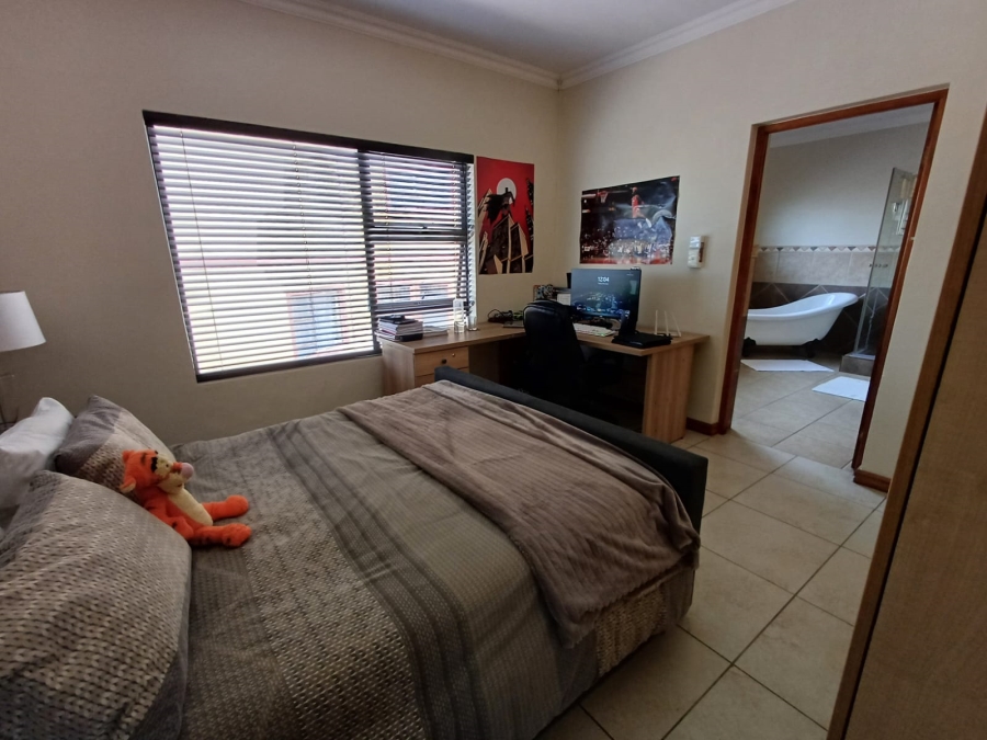 4 Bedroom Property for Sale in Glen Erasmia Gauteng