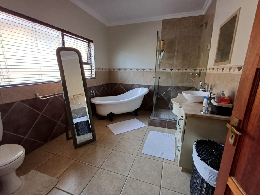 4 Bedroom Property for Sale in Glen Erasmia Gauteng