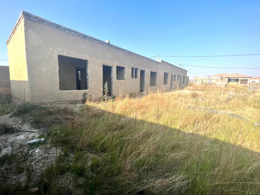4 Bedroom Property for Sale in Mohlakeng Gauteng