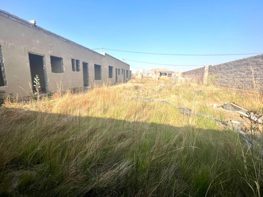 4 Bedroom Property for Sale in Mohlakeng Gauteng