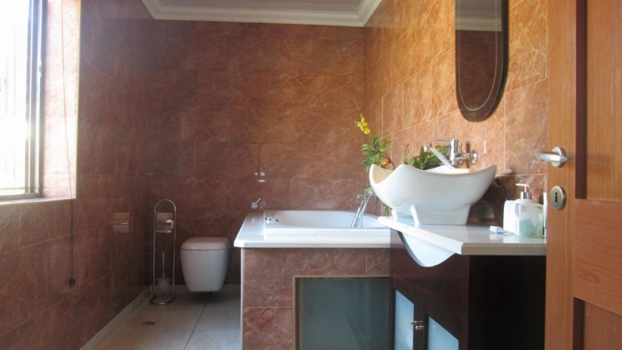 5 Bedroom Property for Sale in Linbro Park Gauteng