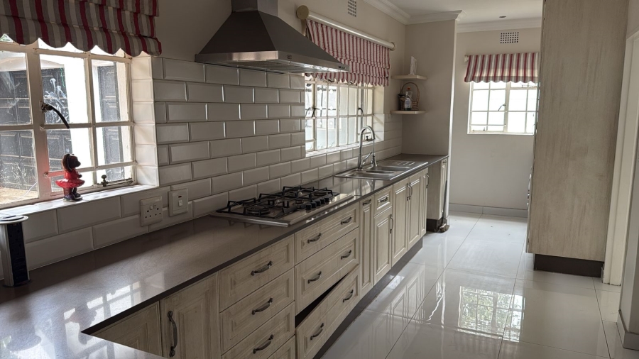 5 Bedroom Property for Sale in Klevehill Park Gauteng