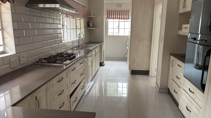 5 Bedroom Property for Sale in Klevehill Park Gauteng