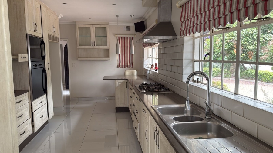5 Bedroom Property for Sale in Klevehill Park Gauteng
