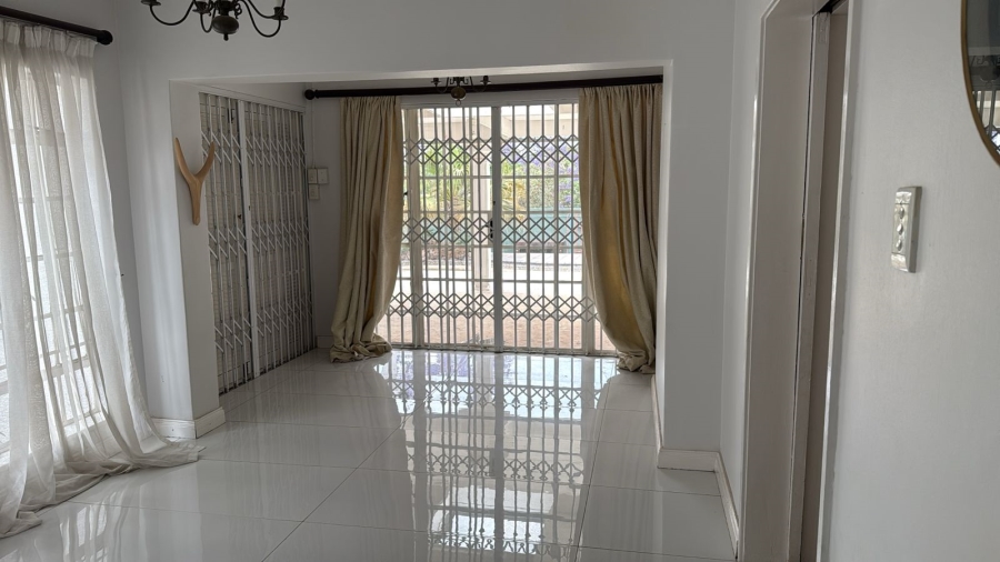 5 Bedroom Property for Sale in Klevehill Park Gauteng