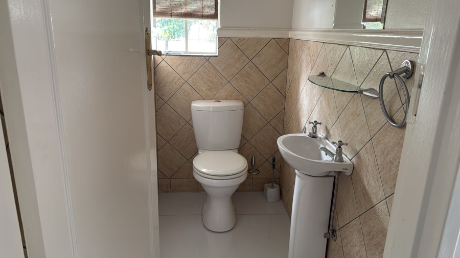 5 Bedroom Property for Sale in Klevehill Park Gauteng