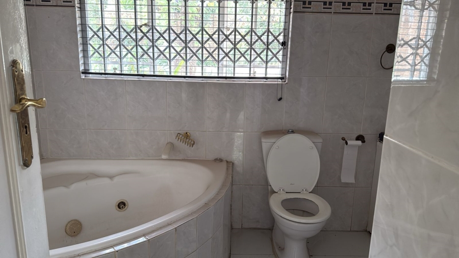 5 Bedroom Property for Sale in Klevehill Park Gauteng