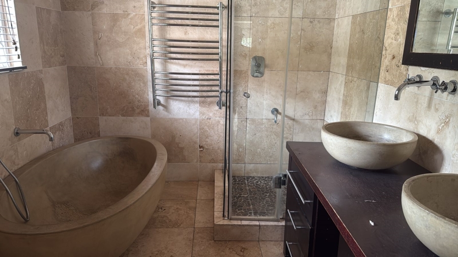 5 Bedroom Property for Sale in Klevehill Park Gauteng