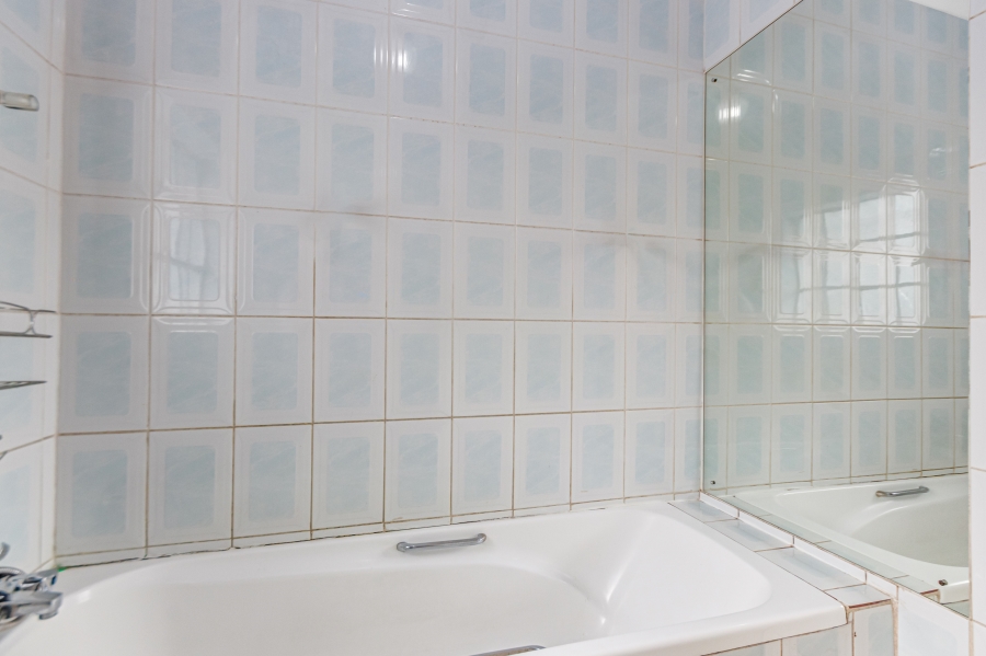 3 Bedroom Property for Sale in Noordwyk Gauteng