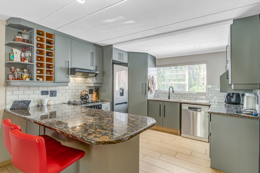 3 Bedroom Property for Sale in Barbeque Downs Gauteng