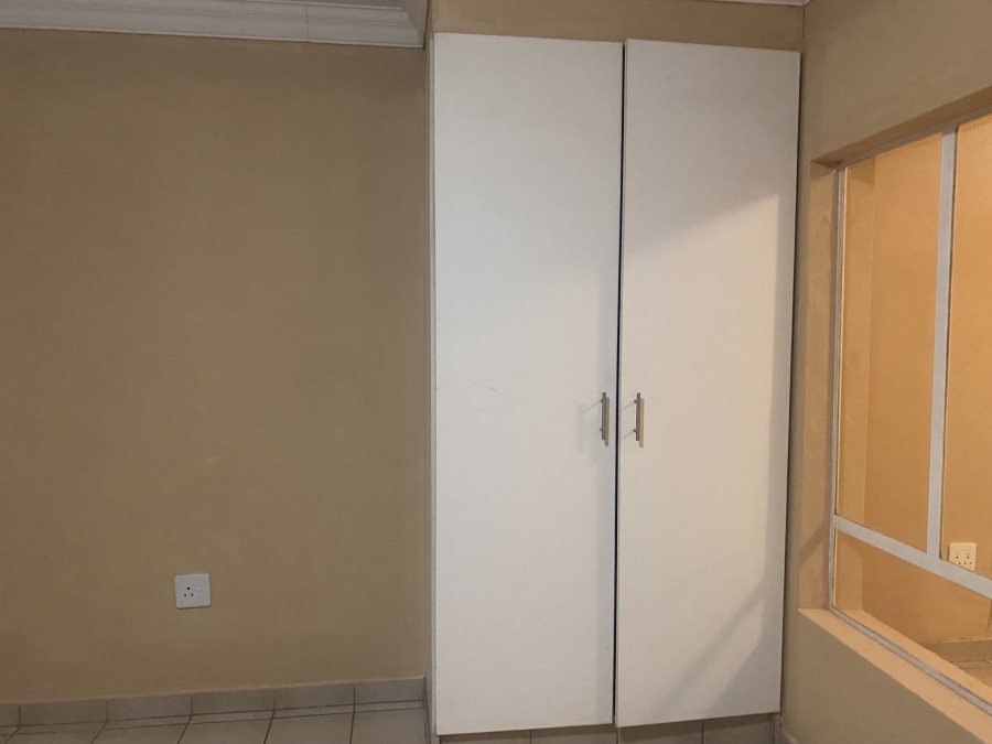 2 Bedroom Property for Sale in Buccleuch Gauteng