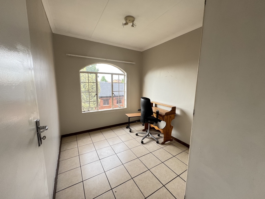 2 Bedroom Property for Sale in Mooikloof Ridge Gauteng