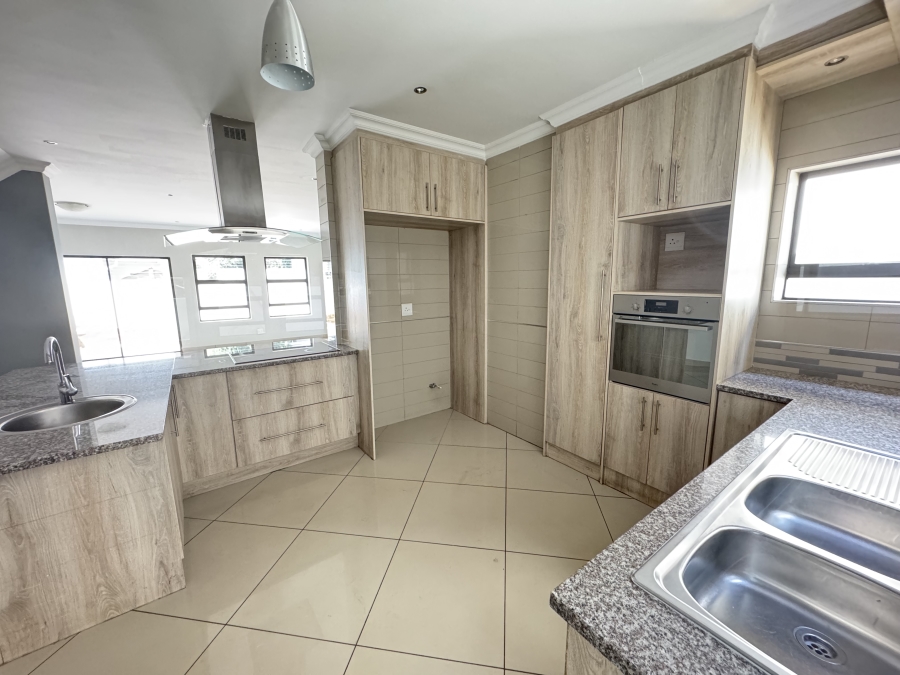 3 Bedroom Property for Sale in Olympus AH Gauteng