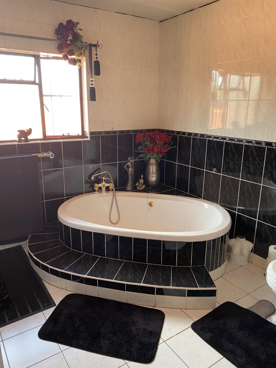 4 Bedroom Property for Sale in Silverton Gauteng