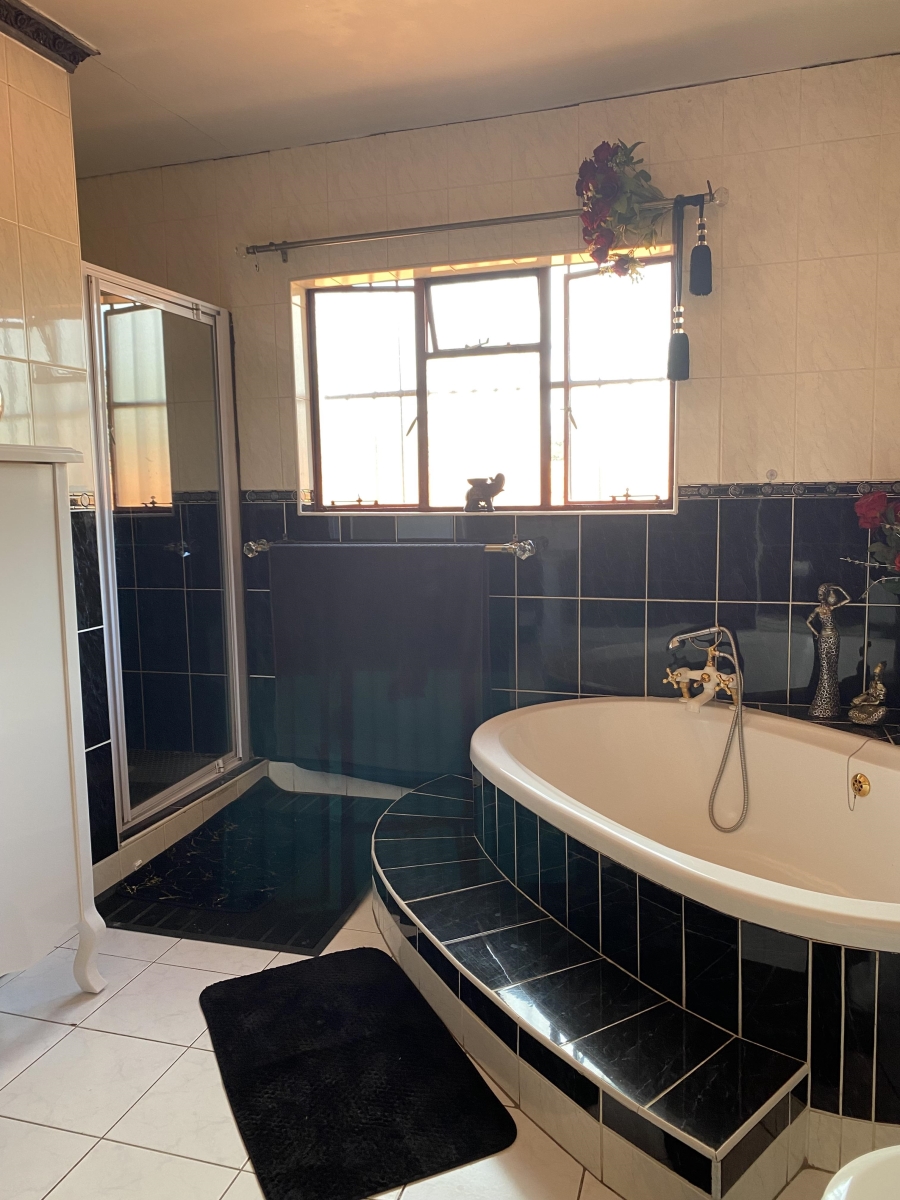 4 Bedroom Property for Sale in Silverton Gauteng