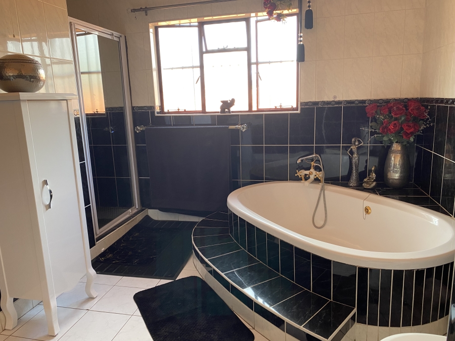 4 Bedroom Property for Sale in Silverton Gauteng