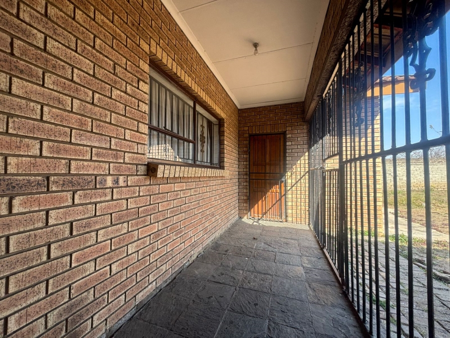 5 Bedroom Property for Sale in Bedworth Park Gauteng