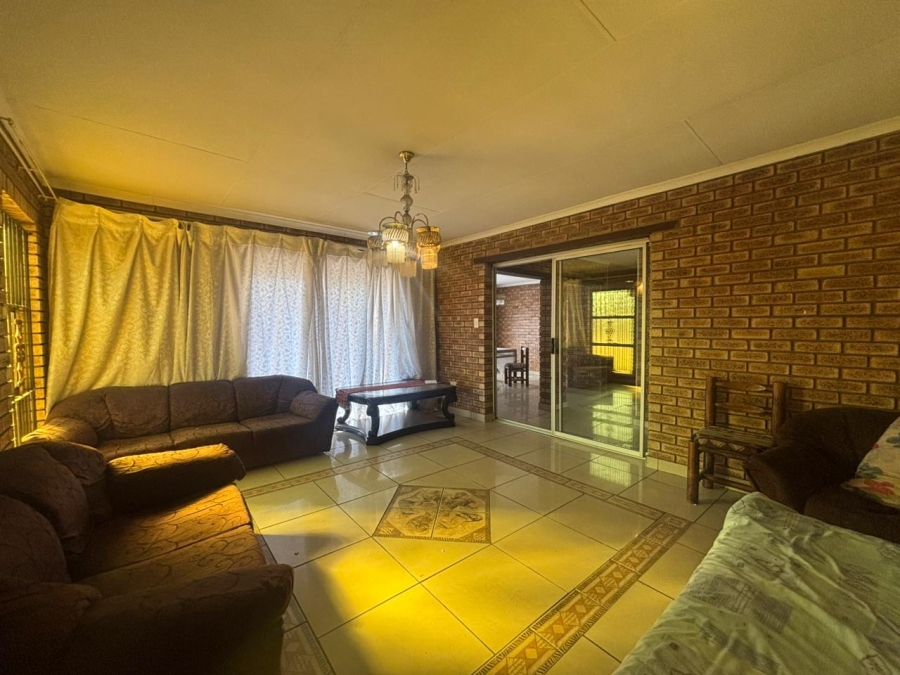5 Bedroom Property for Sale in Bedworth Park Gauteng