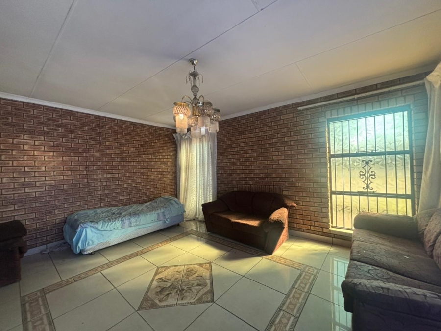 5 Bedroom Property for Sale in Bedworth Park Gauteng