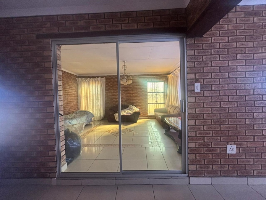 5 Bedroom Property for Sale in Bedworth Park Gauteng