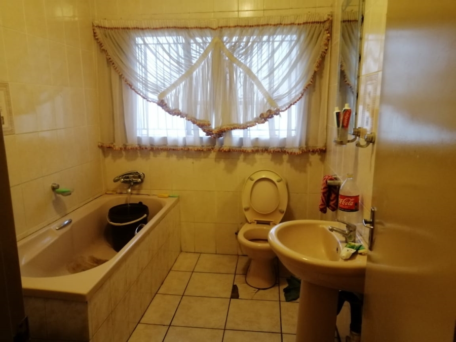 5 Bedroom Property for Sale in Bedworth Park Gauteng