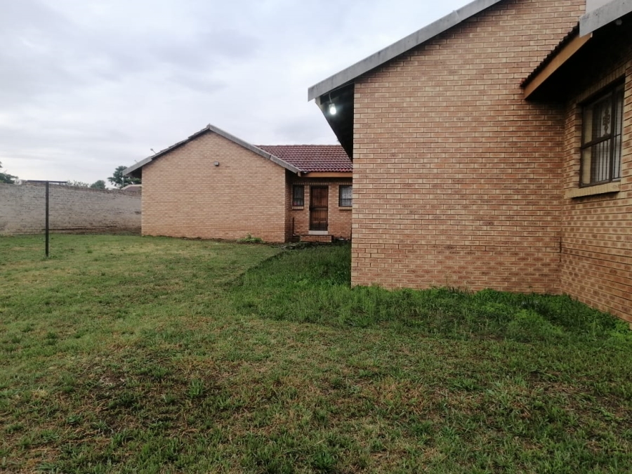 5 Bedroom Property for Sale in Bedworth Park Gauteng