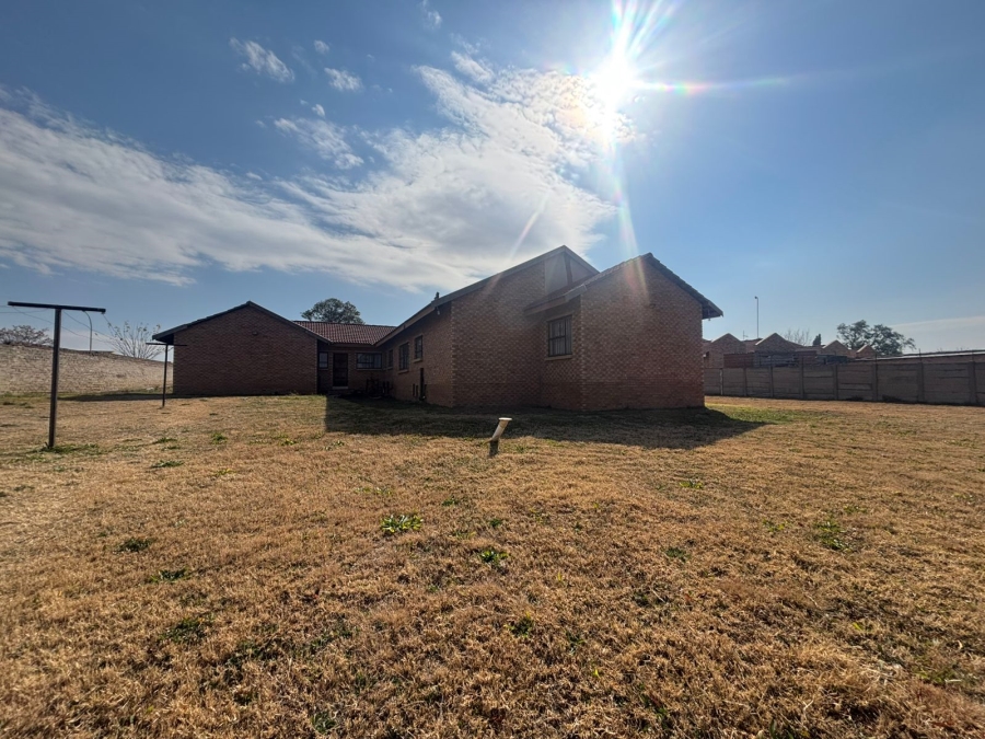 5 Bedroom Property for Sale in Bedworth Park Gauteng