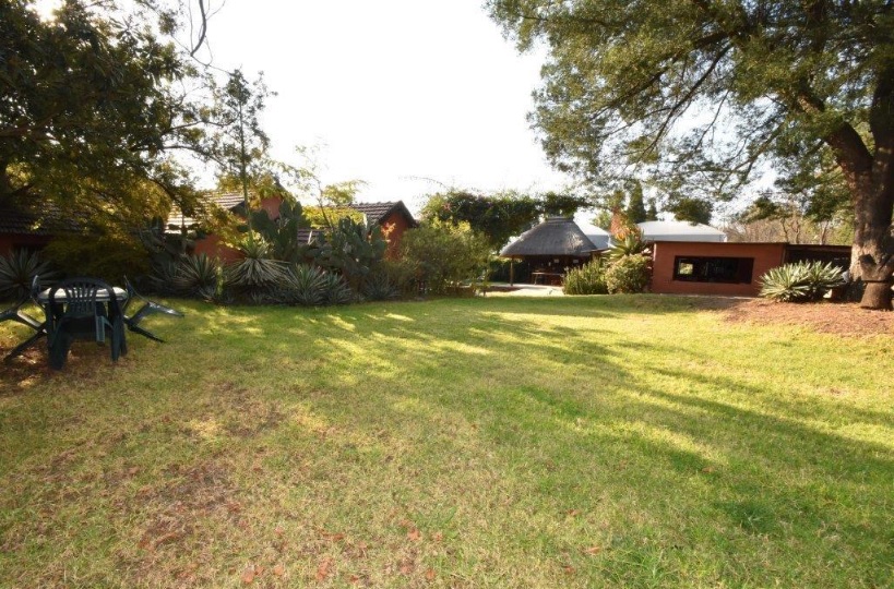 11 Bedroom Property for Sale in Fontainebleau Gauteng