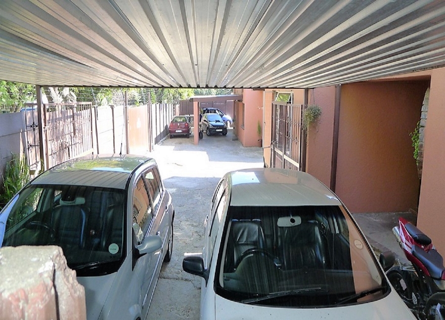 11 Bedroom Property for Sale in Fontainebleau Gauteng