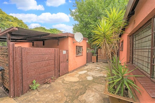 11 Bedroom Property for Sale in Fontainebleau Gauteng