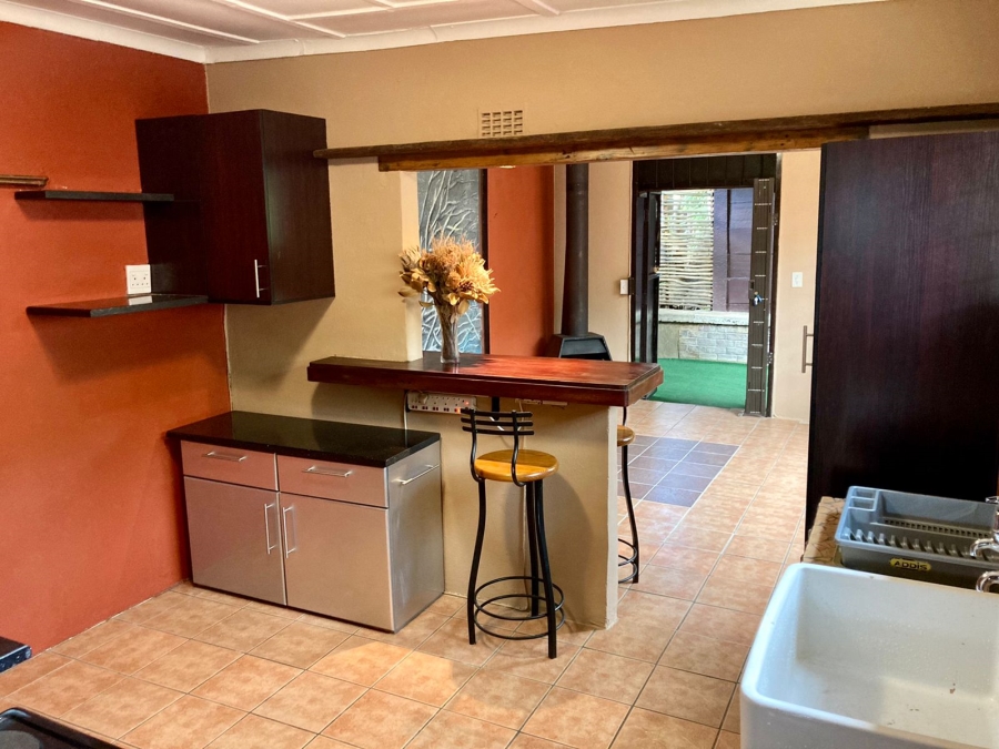 11 Bedroom Property for Sale in Fontainebleau Gauteng