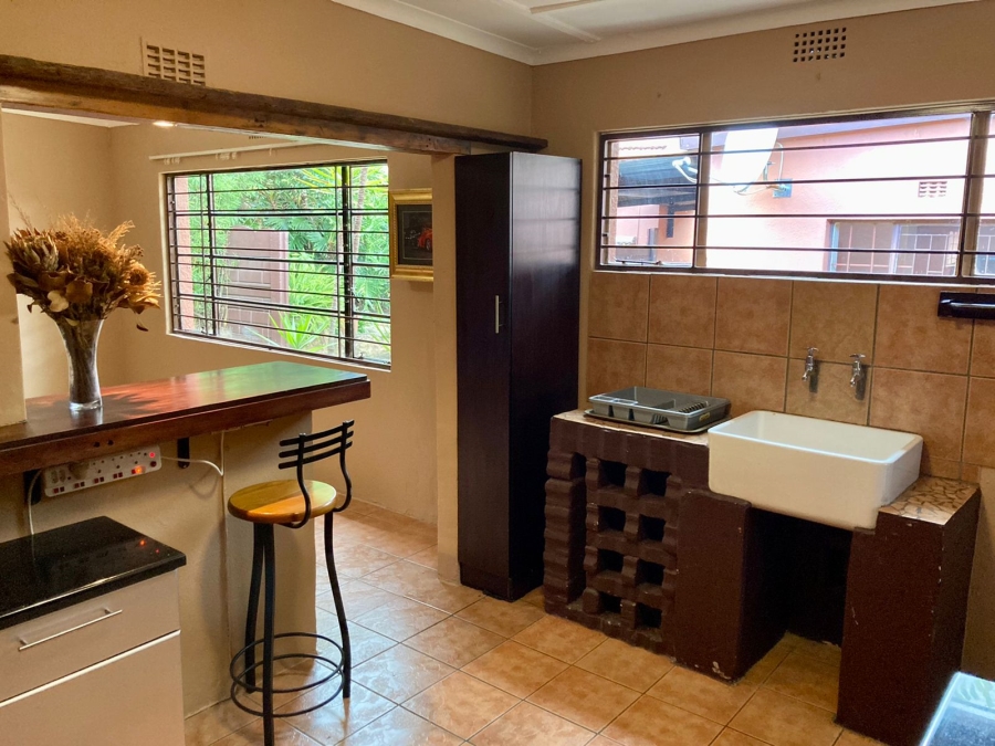 11 Bedroom Property for Sale in Fontainebleau Gauteng