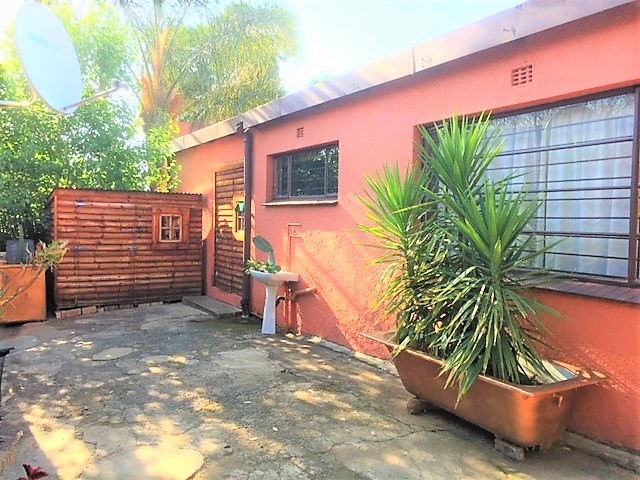 11 Bedroom Property for Sale in Fontainebleau Gauteng