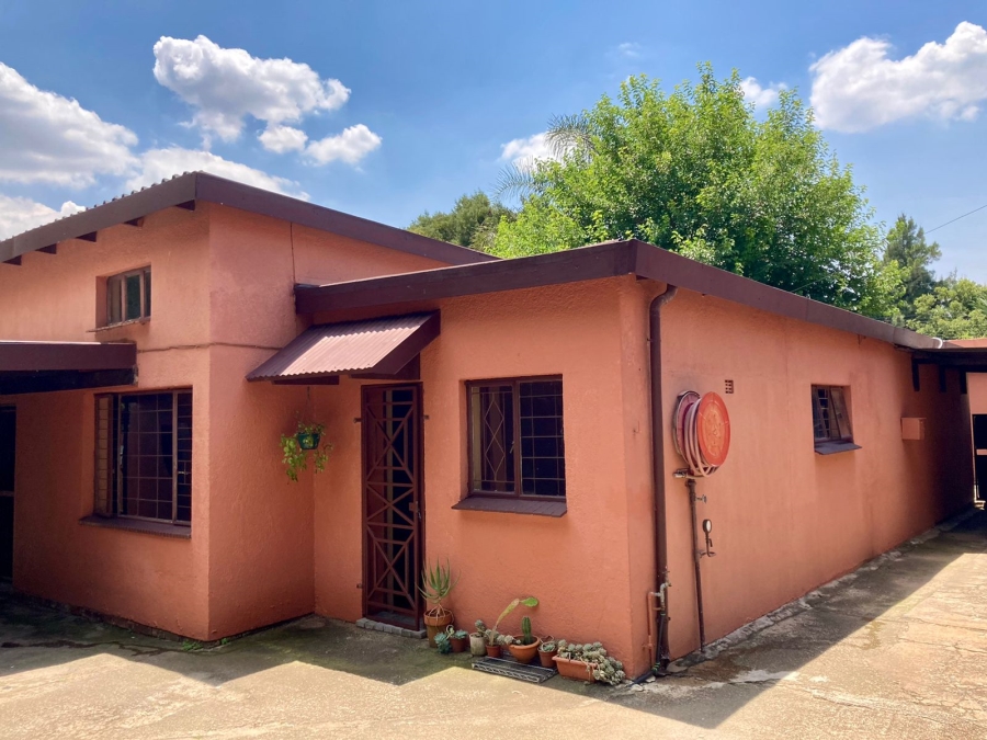 11 Bedroom Property for Sale in Fontainebleau Gauteng