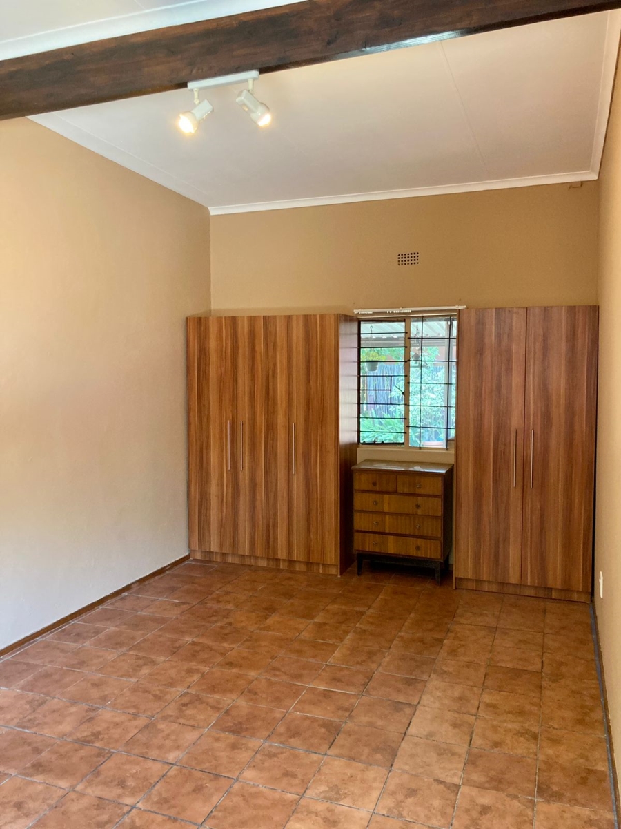 11 Bedroom Property for Sale in Fontainebleau Gauteng