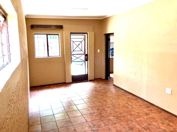 11 Bedroom Property for Sale in Fontainebleau Gauteng